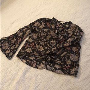 Super cute floral crop top perfect for Fall!